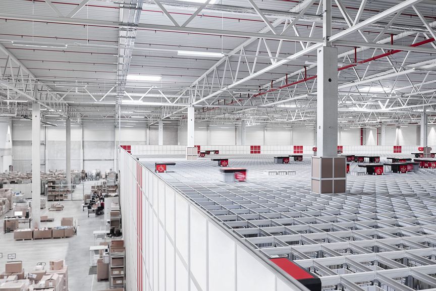 Magazijn met orderpicken en barcodescanning na de WMS-implementatie